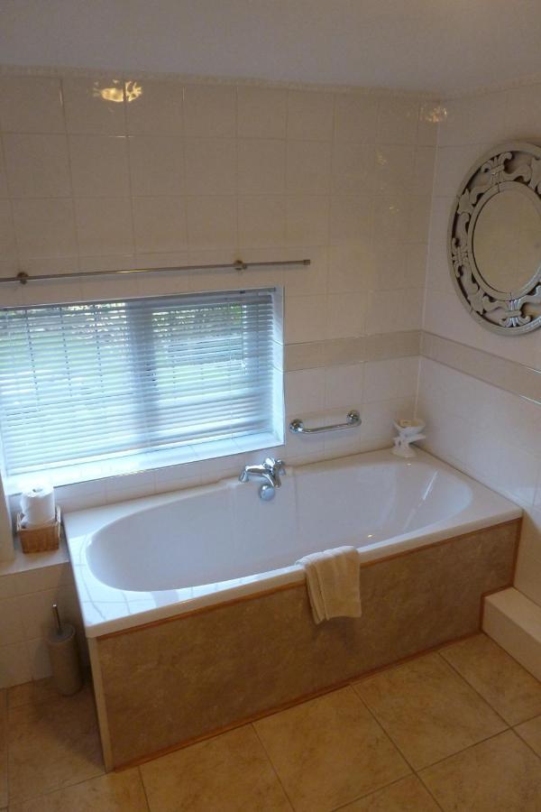 Newark Lodge Guest House Екстер'єр фото